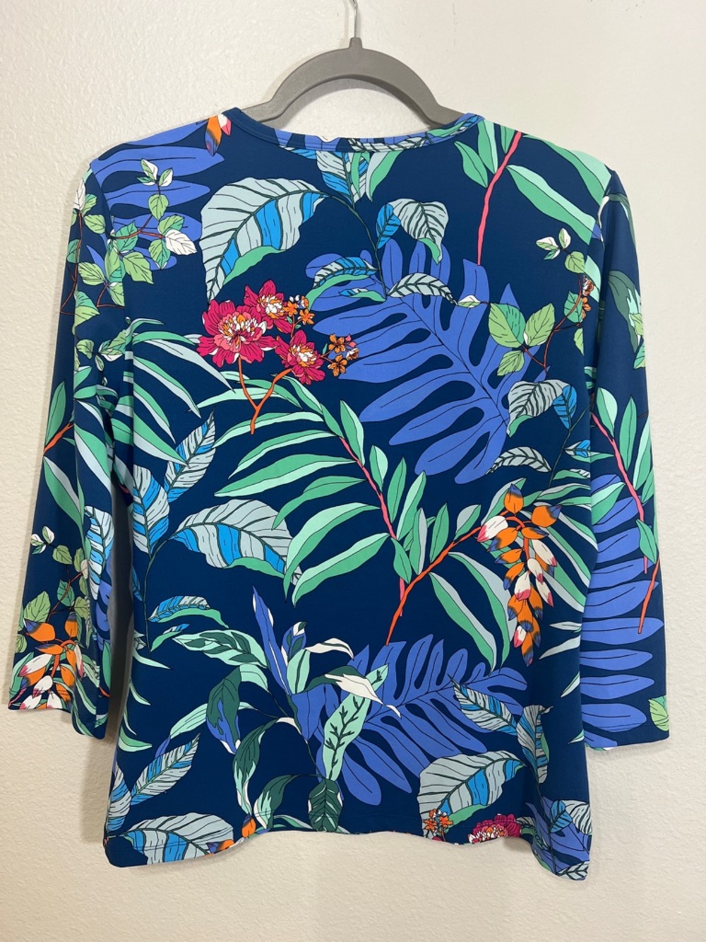 J.McLaughlin Catalina Cloth Tropical Print Top Size L Blue 3/4 Sleeve - Picture 2 of 5